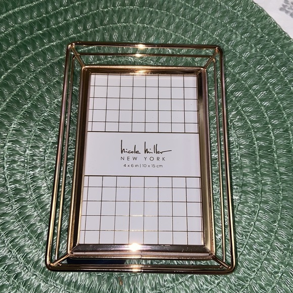 Nicole Miller - Picture 2 of 7